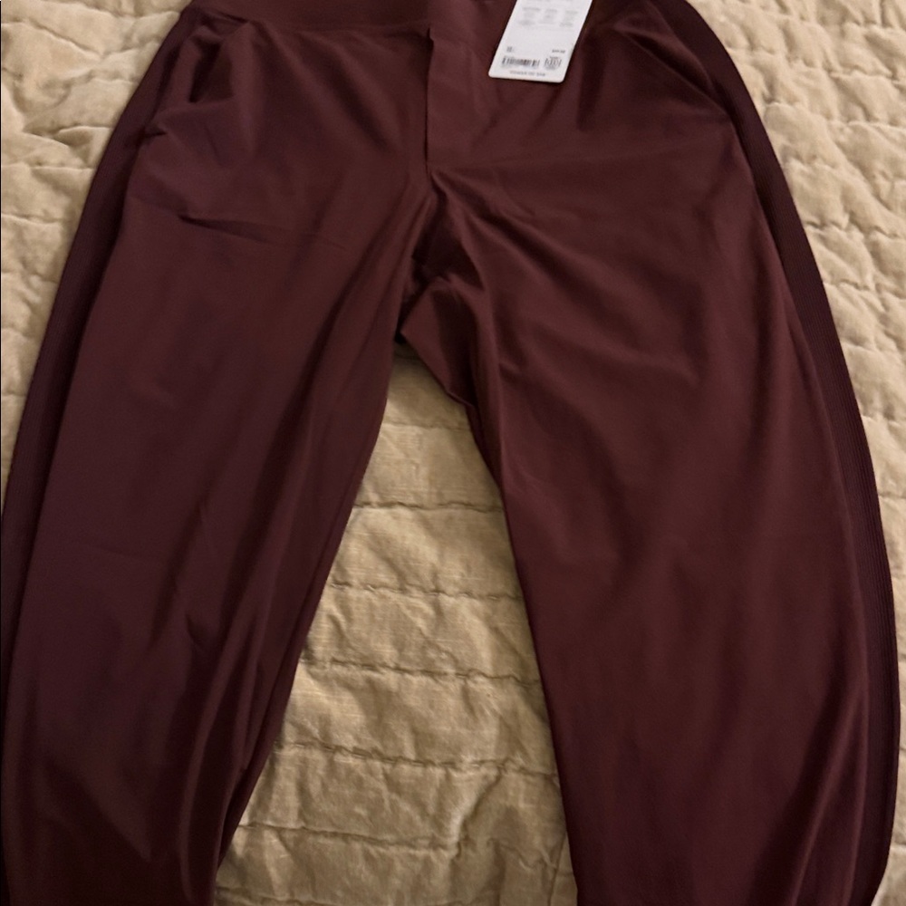 Women’s Performance Pants in Deep Maroon